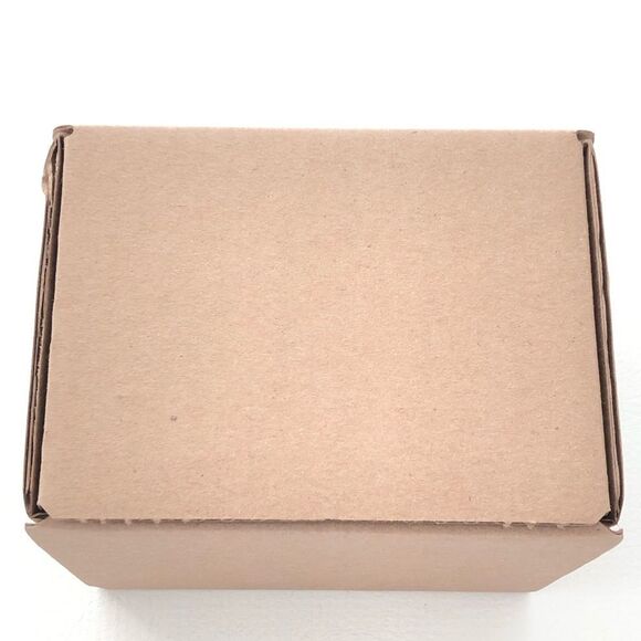 .SCENTED SOY CANDLE: SMELLS LIKE AN AVERAGE TENNIS PLAYER - Picture 9 of 12